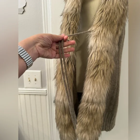 Steve Madden Fur Sweater Vest with Hidden Pockets XL - Picture 3 of 8